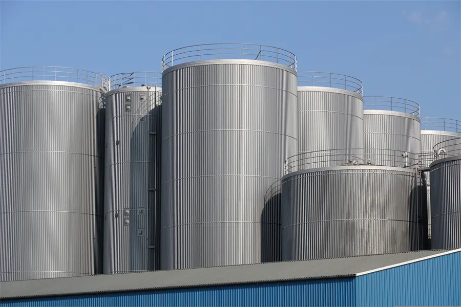 Production personnel shall wear masks to prevent i0259u